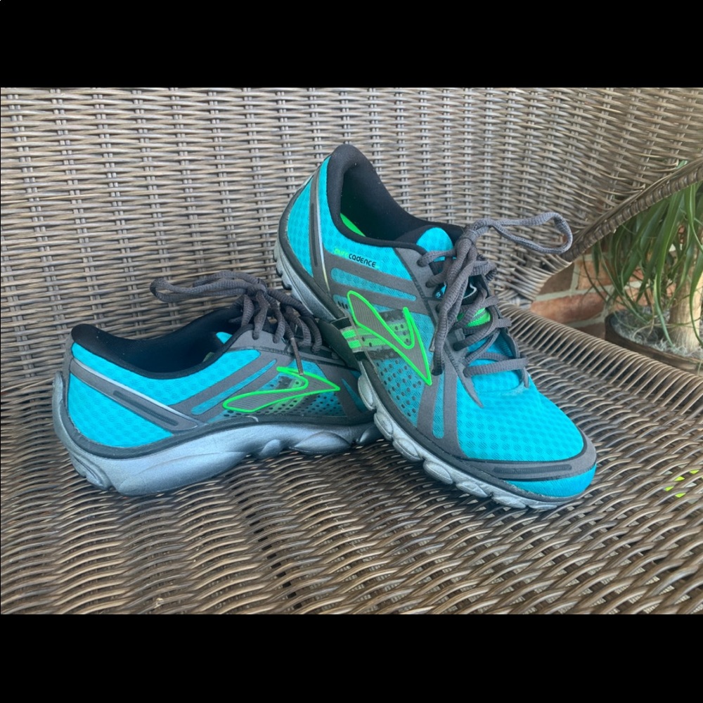 Brooks running shoes tennis sneakers blue grey neon black 9